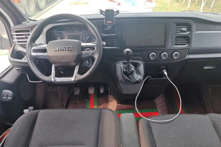 Used JMC Fushun 2025 2.0T 6MT Diesel Short-Wheelbase Low-Roof Commercial Multi-Purpose Passenger Vehicle with 5/6 Seats and Twin-Swing Tailgate Center Console