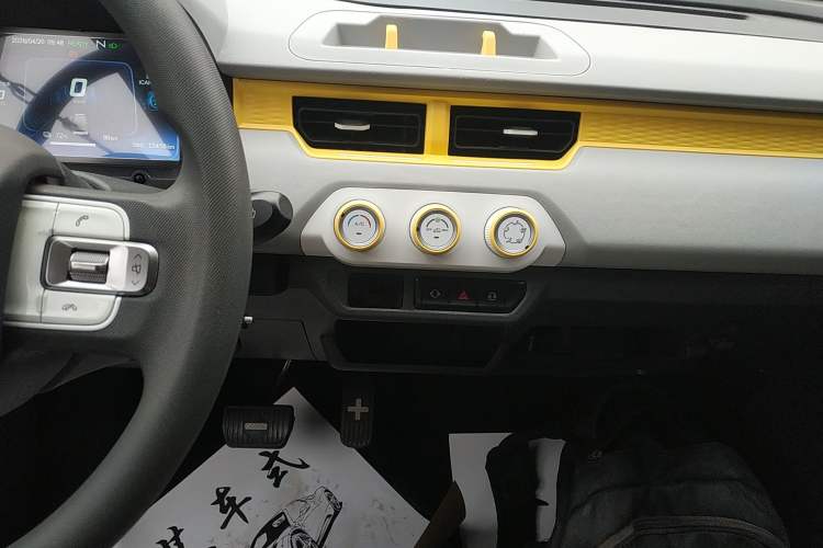 Used Chery QQ Ice Cream 2022 120km Conical Shape Lithium Iron Phosphate
