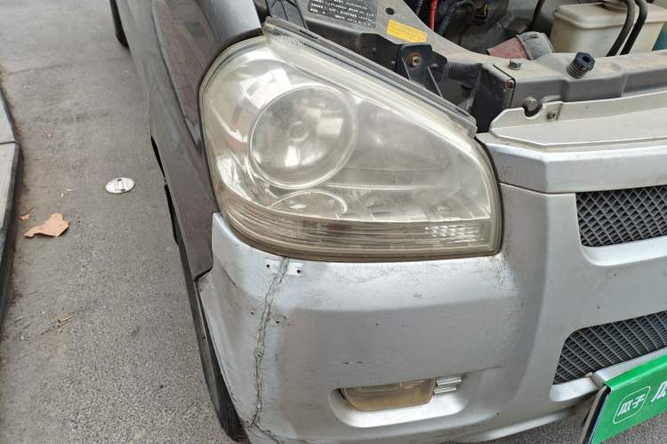 Used BAIC Weiwang 306 2011 1.3L base model 7 seats Right Front Headlight