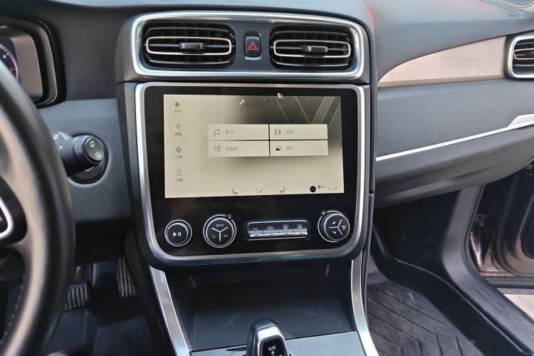 Used Lynk & Co 01 2017 2.0T Two-Wheel Drive Pro Edition Audio And AC Panel