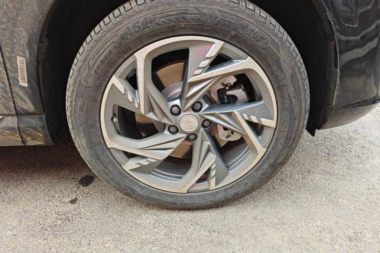 Used Hongqi HS3 PHEV 2025 Model 117km Jingwei Edition Right Front Wheel Hub