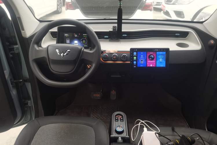 Used Wuling Hongguang MINIEV 2020 Enjoyment Model Lithium Iron Phosphate Center Console