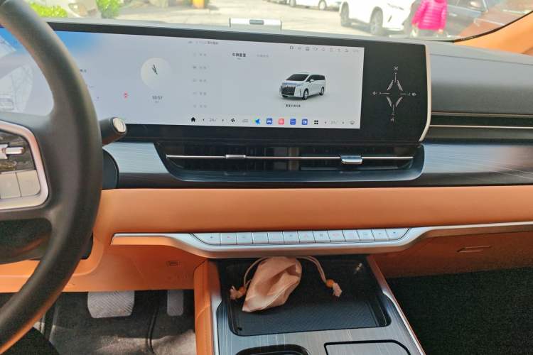 Used Wey Gaoshan 2023 Four-Wheel-Drive Executive Extended Version Audio And AC Panel