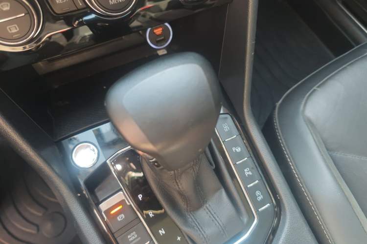 Used Volkswagen Tiguan L 2021 330TSI Automatic Two-Wheel Drive R-Line Enhanced Edition
