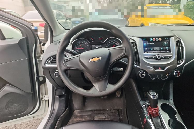 Used Chevrolet Cruze 2018 320 Automatic Pioneer Sunroof Edition Steering Wheel