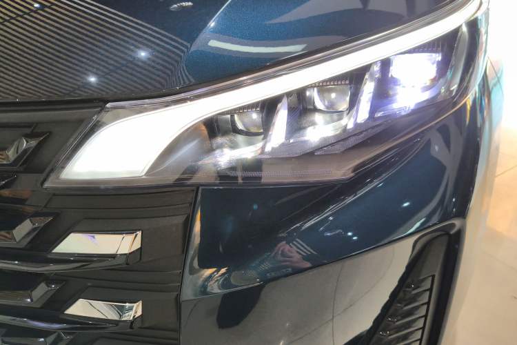 Used GAC Trumpchi M6 2023 PRO 270T DCT Luxury Edition
