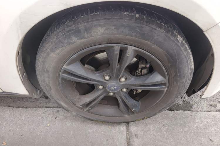 Used Ford Focus 2012 Sedan 1.6L Automatic Fashion Edition
