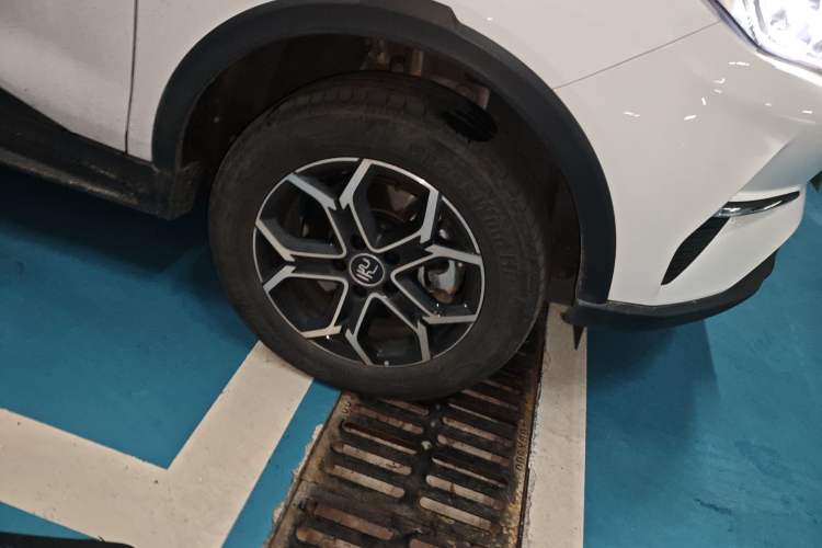 Used BYD Yuan Pro 2023 401KM Luxury Version Right Front Wheel Hub