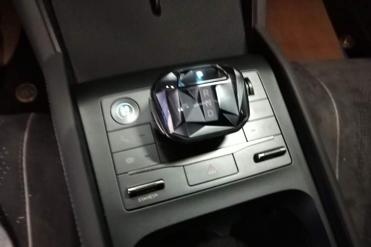 Used BYD Qin L 2024 DM-i 120KM Beyond Model Gear Lever