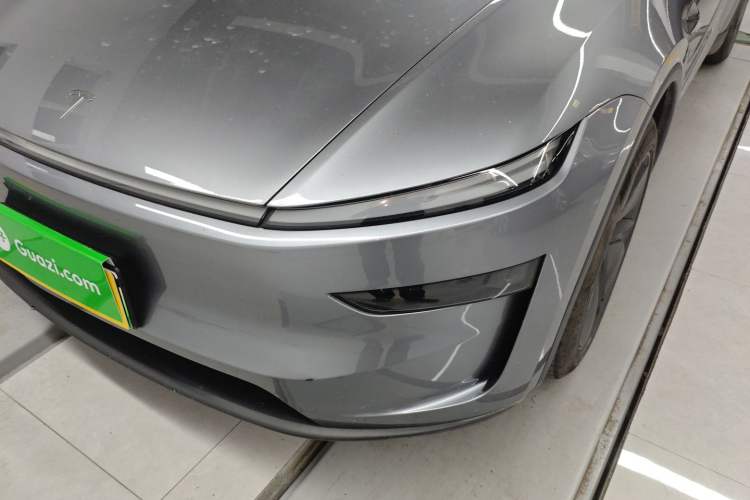 Used Tesla Model Y 2025 Long-Range All-Wheel-Drive Version
