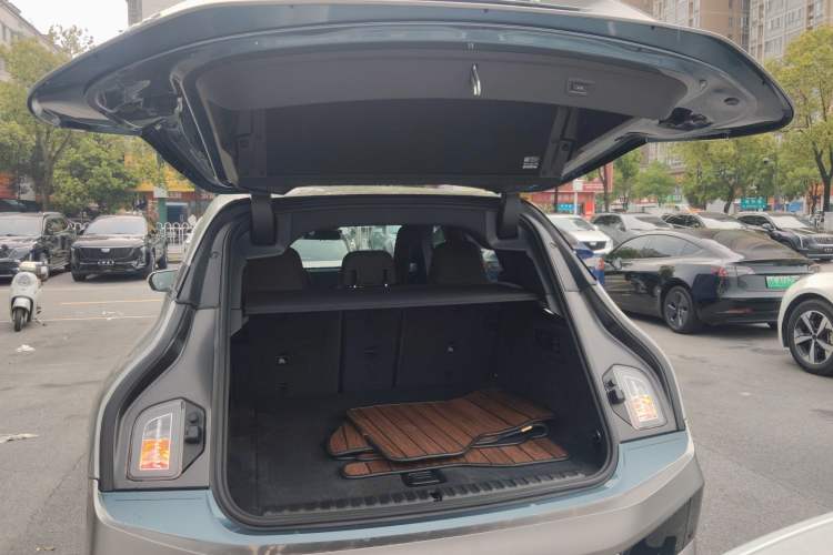 Used BMW iX 2023 xDrive40 Trunk