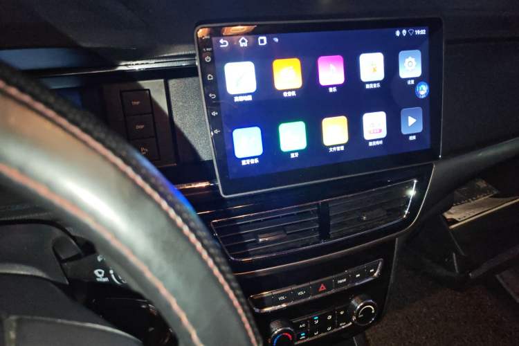 Used CHANGAN KAICHENG Oushang A600 2016 1.5L Manual Luxury 7-Seater Audio And AC Panel