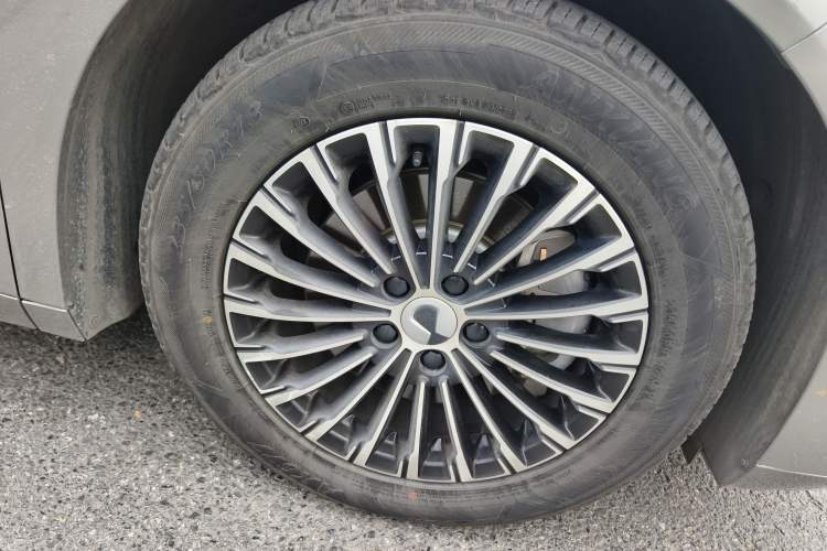 Used Denza D9 2022 DM-i 970 Four-Wheel Drive Flagship Model
