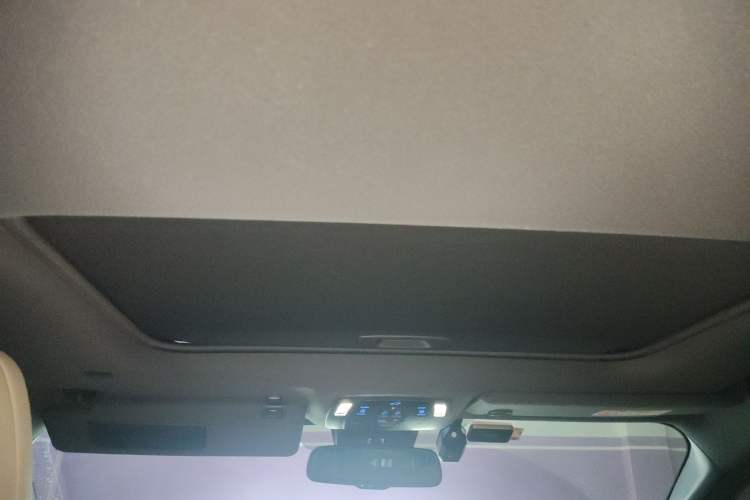 Used Toyota Sienna 2021 2.5L Hybrid Premium Edition