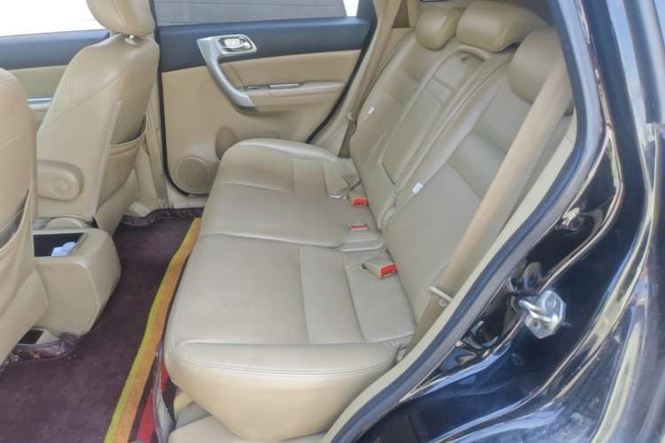 Used Haval H6 2011 Green Silence 2.0T Manual Two-Wheel Drive Urban Model
