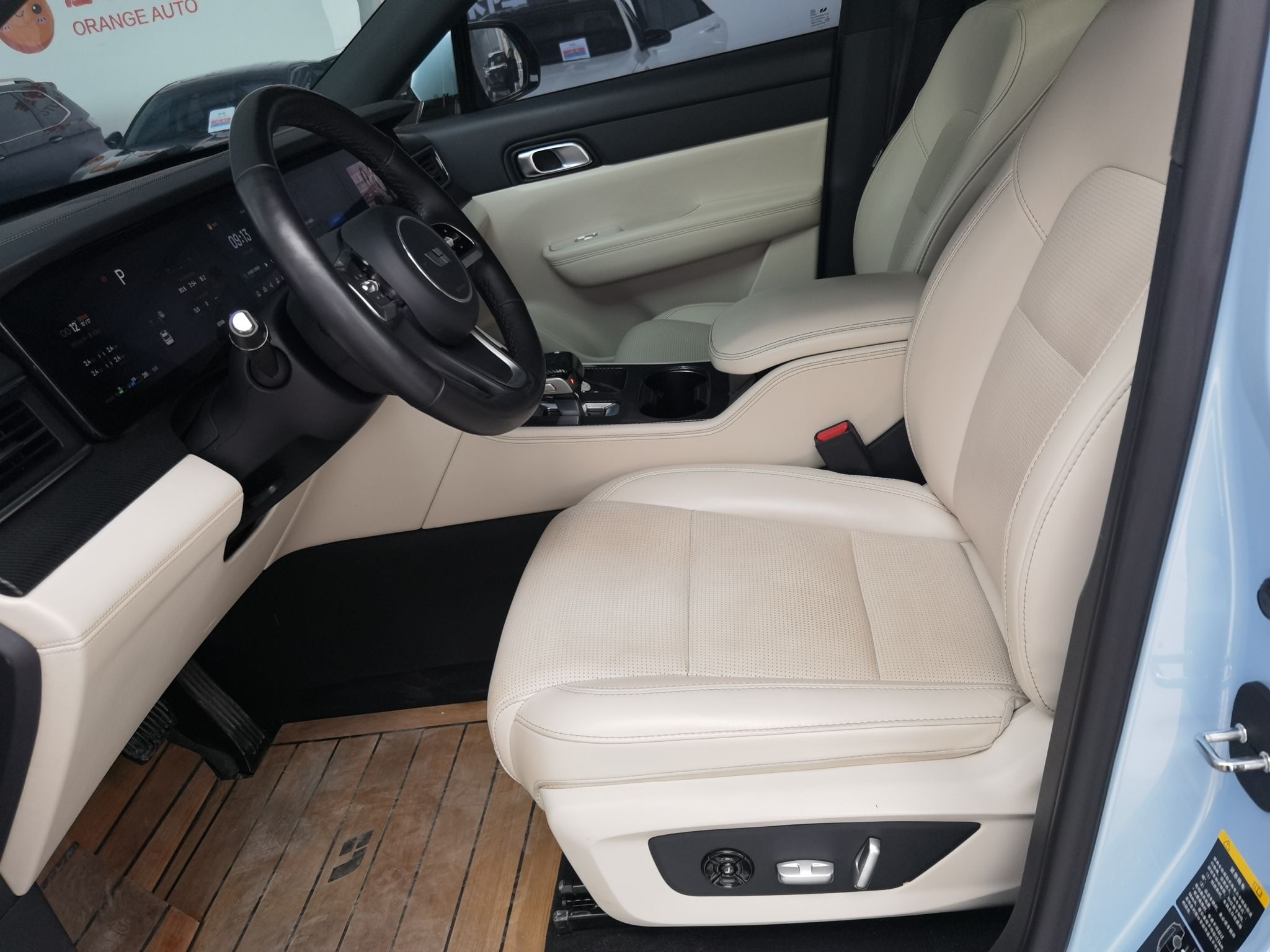 Переднее сиденье в автомобиле