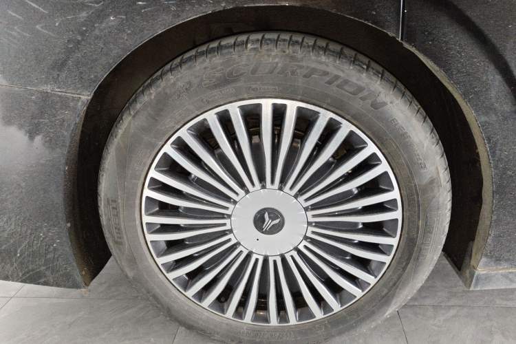 Used VOYAH Dream 2025 PHEV Four-Wheel-Drive Flagship Kunpeng Edition Exterior 5