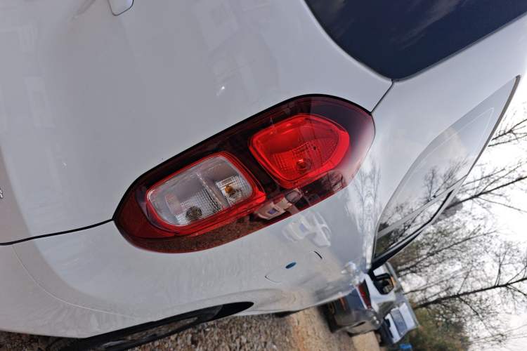 Used Wuling Hongguang New Energy 2025 Extended-Range Hybrid 50KM Comfort Version Right Rear Taillight