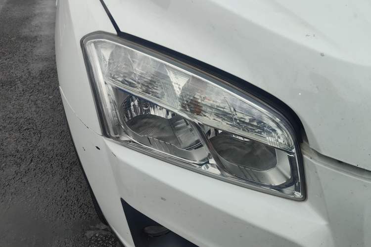 Used Chevrolet Trax 2014 1.4T Automatic Two-Wheel Drive Comfort Version Right Front Headlight