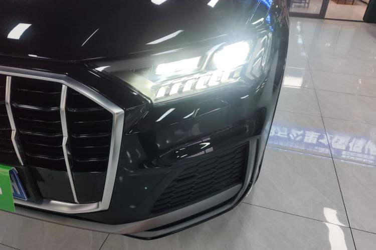 Used Audi Q7 2021 45 TFSI quattro S line Sport model