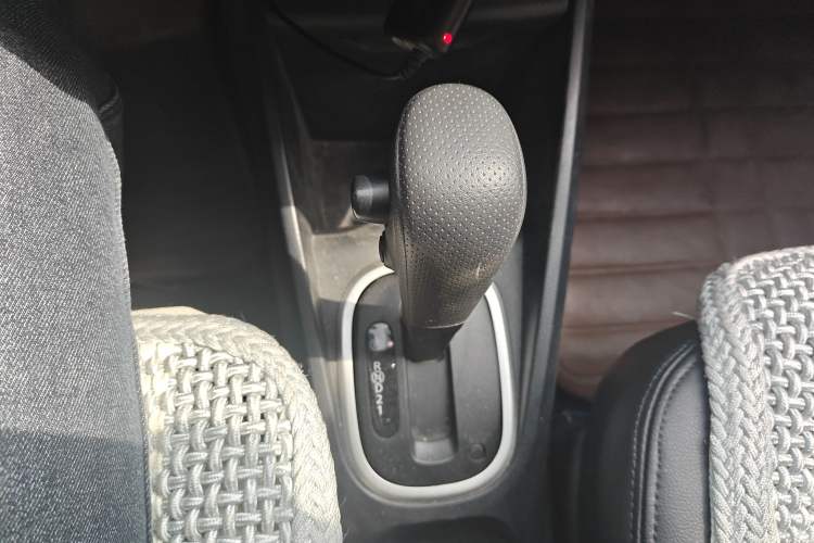 Used Venucia R50X 2013 1.6L Automatic Model