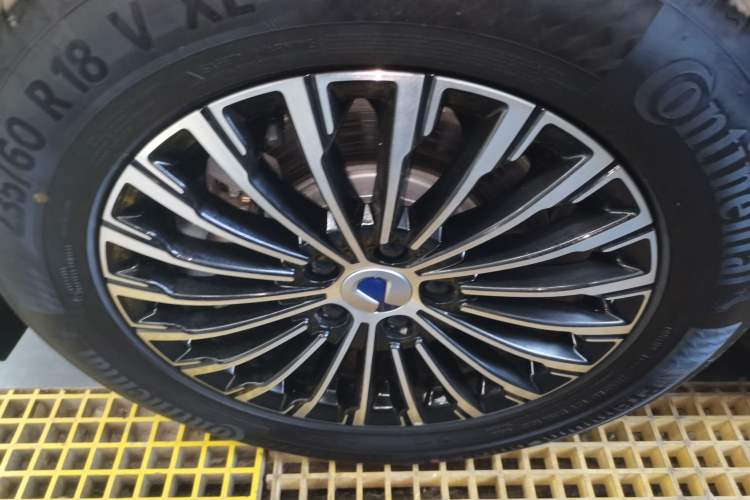 Used Denza D9 2024 DM-i 980 Four-Wheel Drive Prestige Model
