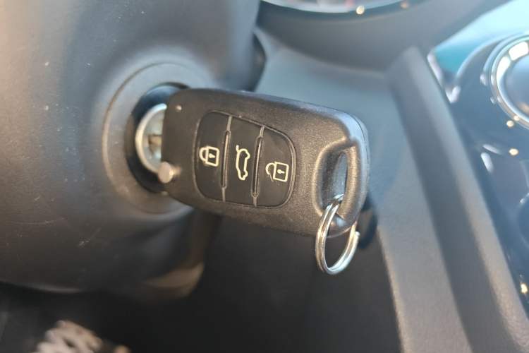 Used Kia K2 2015 Sedan 1.4L MT GLS