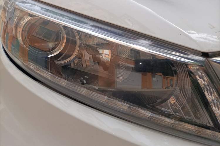 Used Kia Sportage R 2016 2.0L Automatic Two-Wheel Drive GLS Trim Right Front Headlight