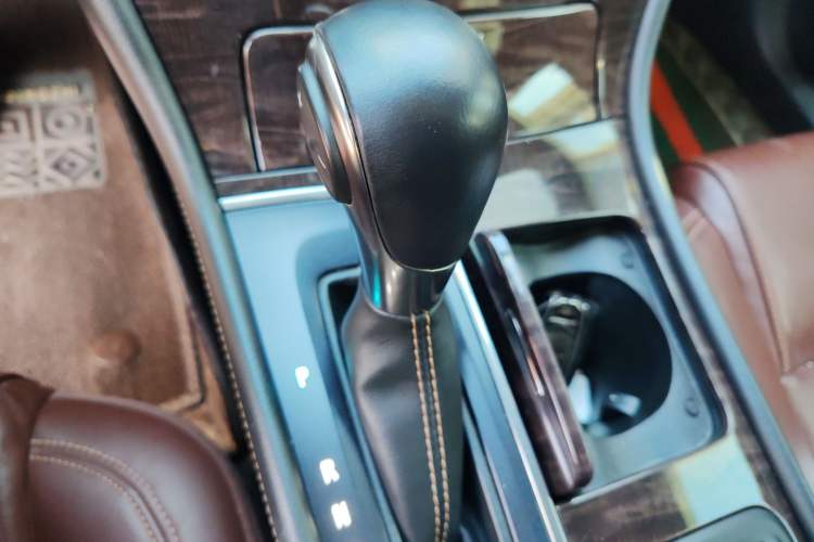 Used Buick LaCrosse 2013 2.4L SIDI Luxury Comfort Edition Gear Lever