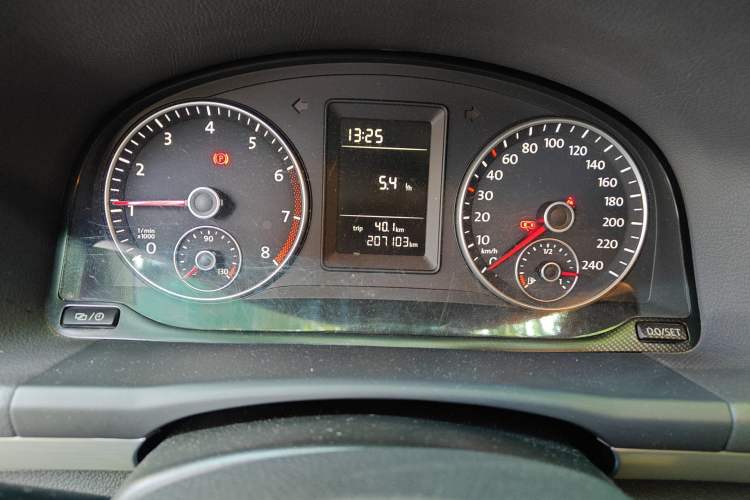 Used Volkswagen Touran 2015 1.4T Manual Fashion Edition 5-Seater
