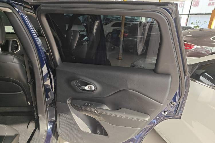 Used Jeep Cherokee 2016 2.4L Professional Smart Version