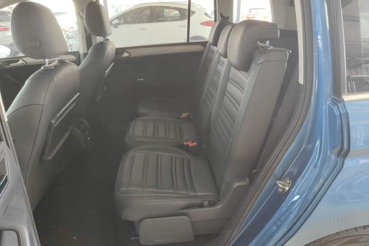 Used Volkswagen Touran 2018 Volkswagen Touran L 280TSI DSG Luxury Edition 7 Seats
