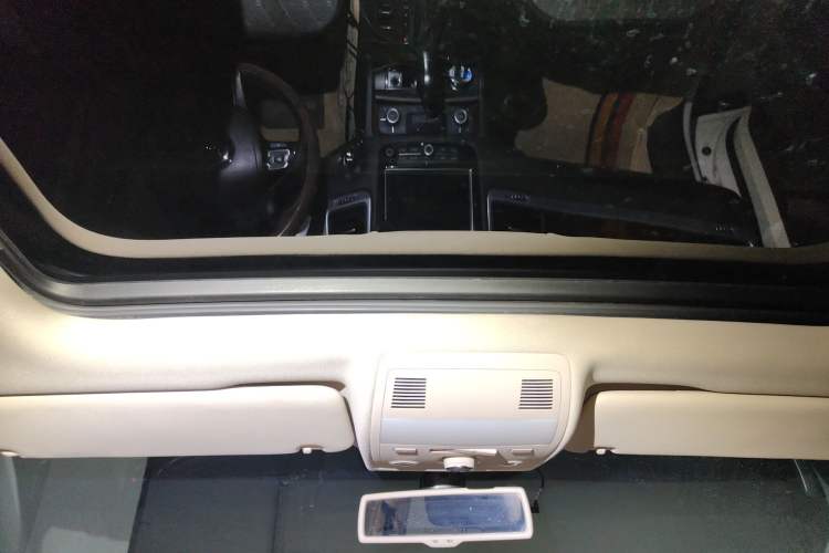 Used Volkswagen Touareg 2015 3.0 TSI Comfort Model Headliner