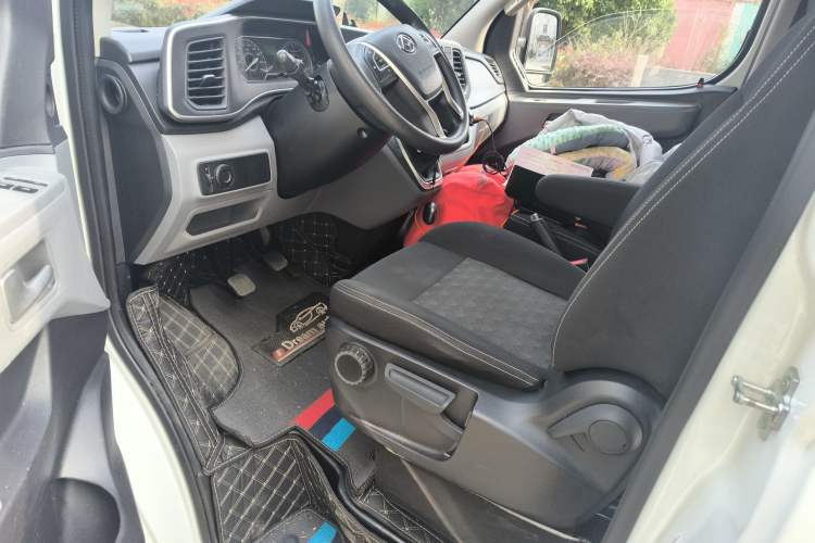 Used SAIC MAXUS Xintu V80 2023 2.0T Manual Classic Aoyuntong Long Wheelbase Mid-Height 6/7/8/9-Seater