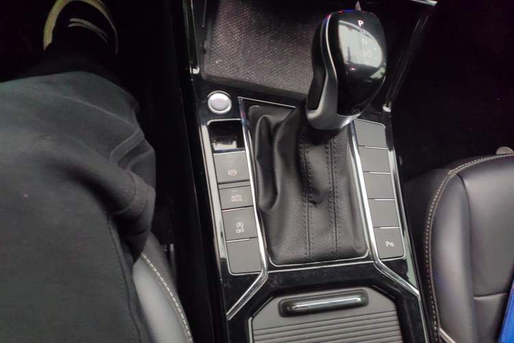 Used Volkswagen Passat 2023 Revised 330TSI Elite Edition Gear Lever