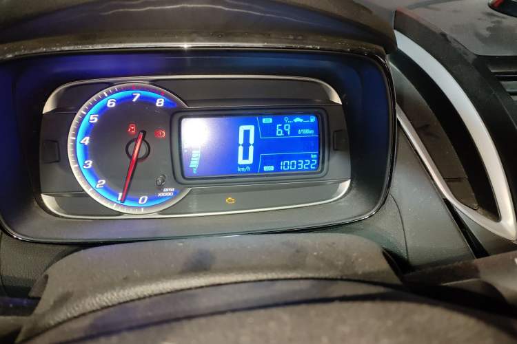 Used Chevrolet Trax 2016 1.4T Manual Two-Wheel Drive Comfort Version with Sunroof Odometer Close Up