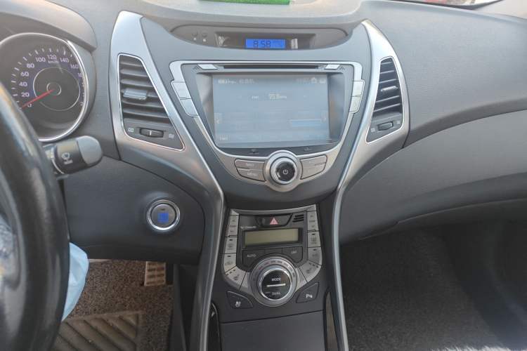 Used Hyundai Elantra (5th Generation / Langdong) 2012 1.8L Automatic Prestige Model
