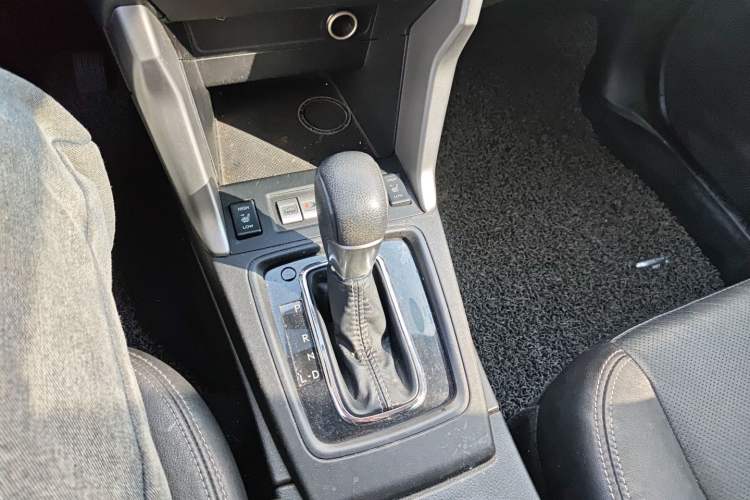 Used Subaru Forester 2013 2.5i Automatic Luxury Edition Gear Lever