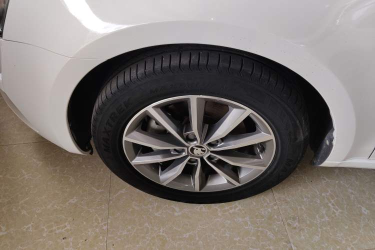 Used Skoda Octavia 2017 Classic Model 1.6L Automatic Comfort Edition Exterior 4