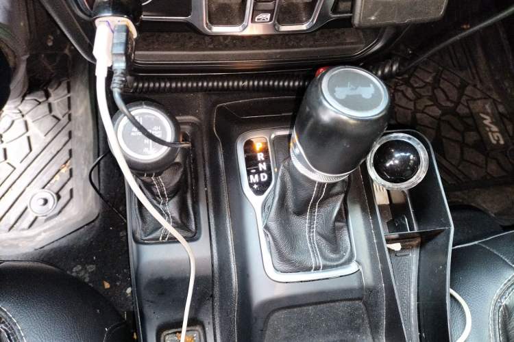 Used Jeep Wrangler 2019 2.0T Sahara Four-Door Version China VI Emission Standard