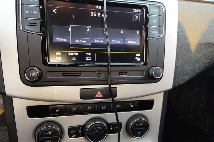 Used Volkswagen Magotan 2013 2.0 TSI Luxury Model Audio And AC Panel