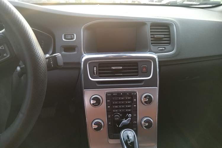 Used Volvo S60 2019 S60L Facelift T5 Intelligent Advanced Edition Audio And AC Panel