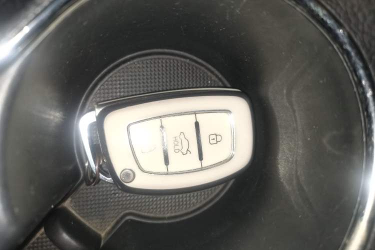 Used Hyundai Elantra (6th Generation / Lingdong) 2016 1.6L Automatic ZhiXuan – Elite Version Interior 1