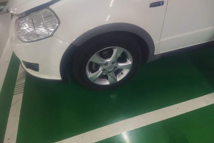 Used Suzuki SX4 2016 1.6L Automatic Classic Edition Left Front Wheel Hub