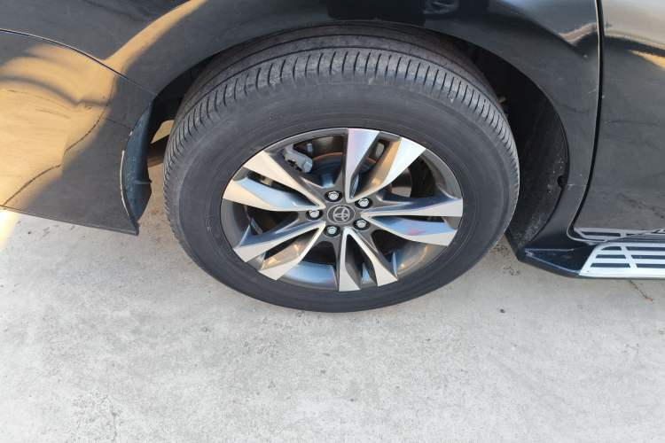 Used Toyota Granvia 2023 2.5L Hybrid Luxury Edition