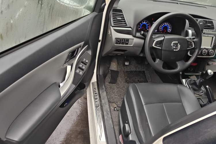 Used Zotye Z300 2014 1.5L Urban Edition Manual Luxury Model
