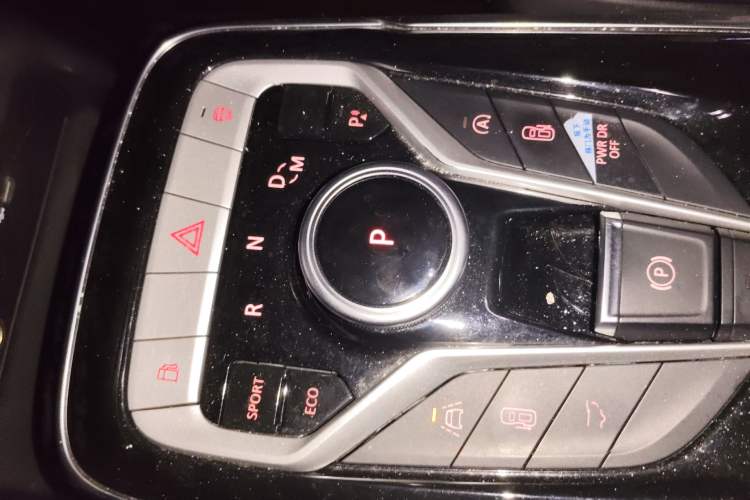 Used SAIC MAXUS G20 2020 2.0T Gasoline Automatic ZhiZun Edition Gear Lever