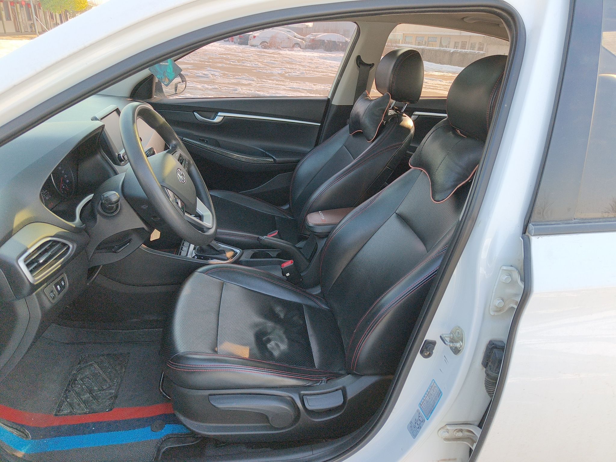 Переднее сиденье в автомобиле