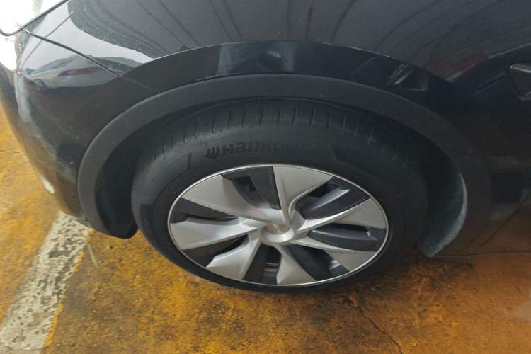 Used Tesla Model Y 2021 Standard Range Rear-Wheel Drive Version Left Front Wheel Hub