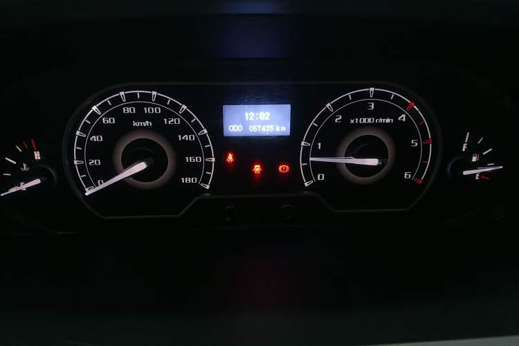 Used SAIC MAXUS Xintu V80 2021 2.0T Manual Classic Aoyuntong Long Wheelbase Mid-Roof 6/7/8/9-Seater